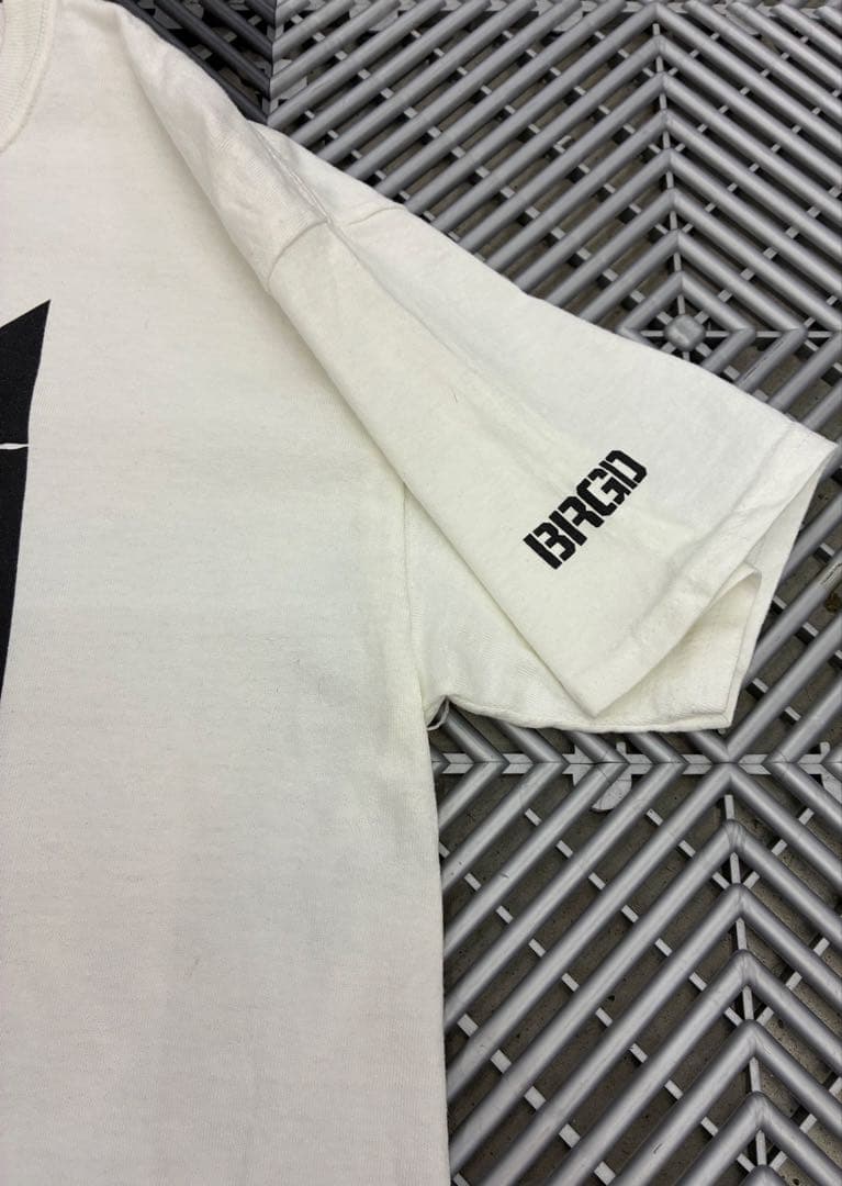 希少！限定！M！ホワイト！デプス×バスブリゲード ダブルネーム ロゴ Tシャツ