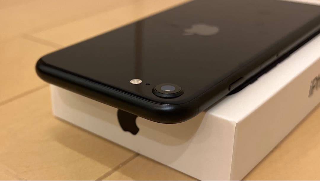 iPhone SE (第3世代) ミッドナイト　64 GB