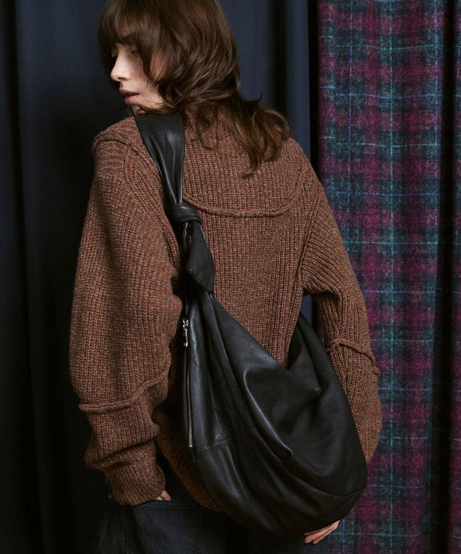 メゾンスペシャル　Leather Shoulder “BANANA” Bag