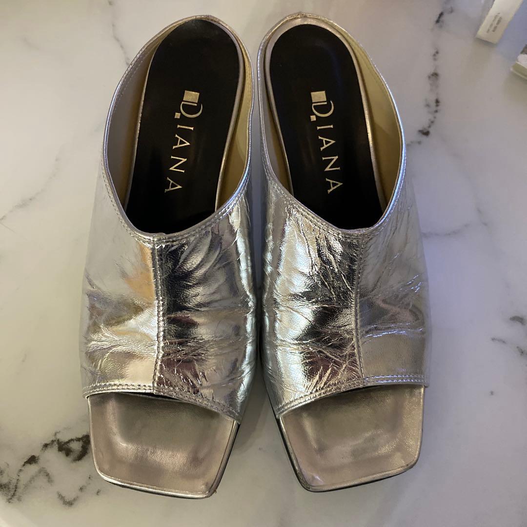 D.IANA シルバー ミュール オープントゥ ヒール約5cm