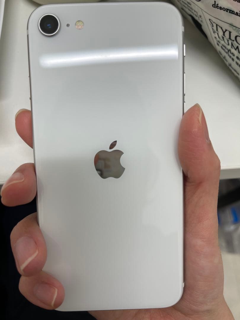 Apple iPhone SE (第2世代) ホワイト 本体【バッテリー92%】