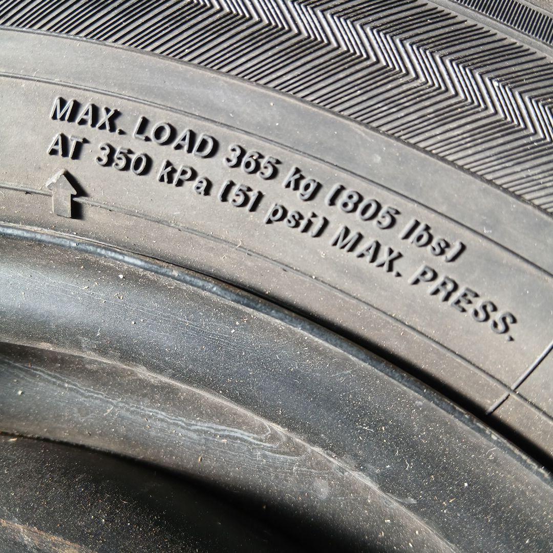 【No.①】軽自動車用スタッドレスタイヤ　4本のうち2本