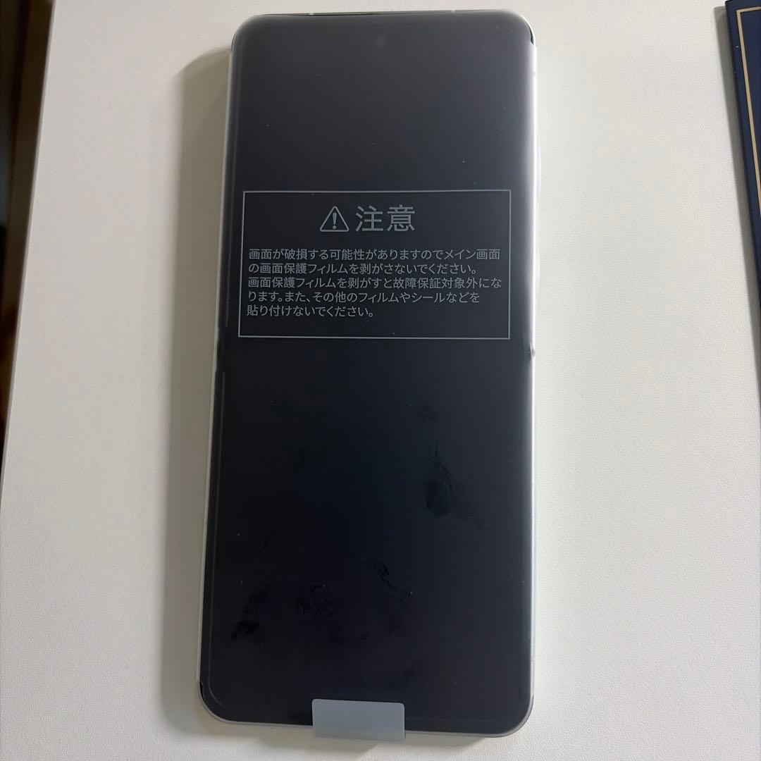 【新品未使用】ZTE Libero Flip 128GB ホワイト ケース引換券