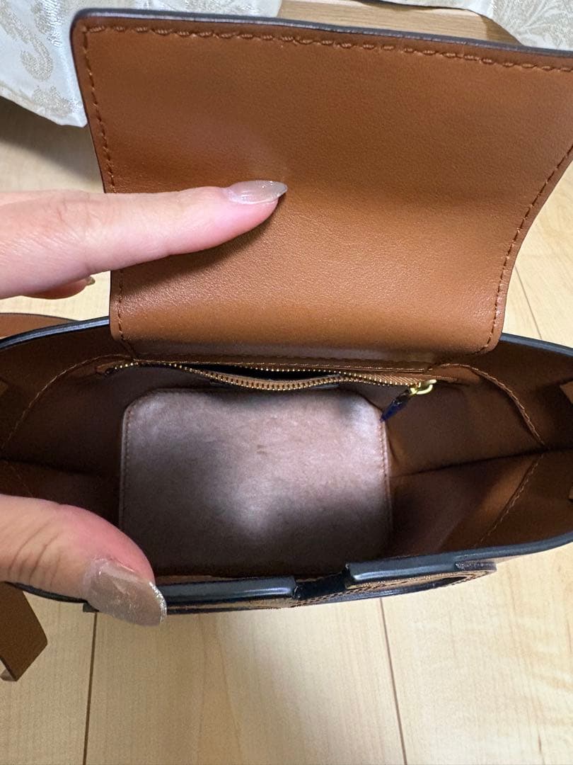 し*み様 【美品】ヴァレンティノ　ショルダーバッグ