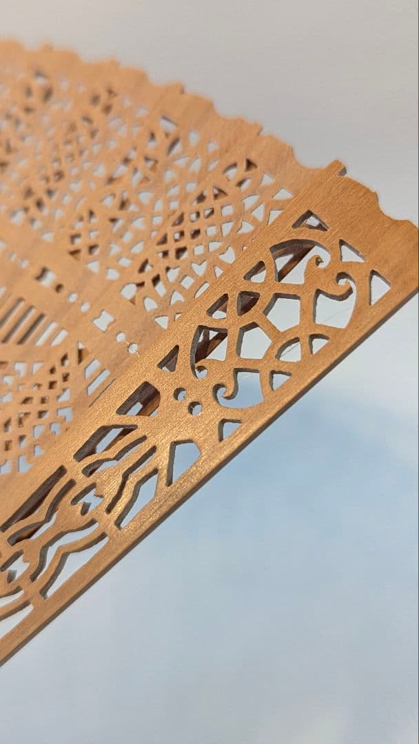 送料無料　最高級品　香木白檀透かし彫り扇子 共箱　本物保証　中国古玩骨董　センス