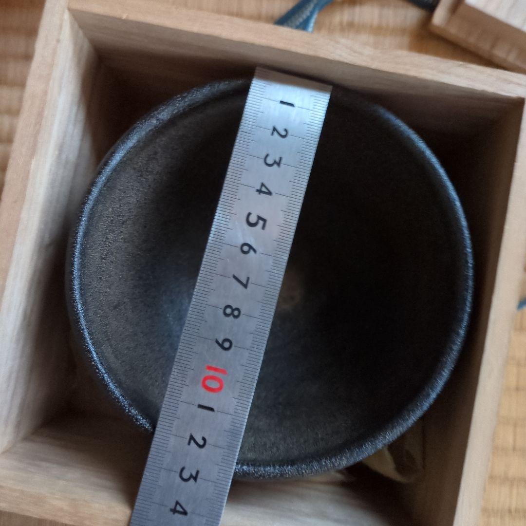 黒い茶碗 伝統的なデザイン　初代寒川栖豊　那智黒茶碗　黒楽茶碗