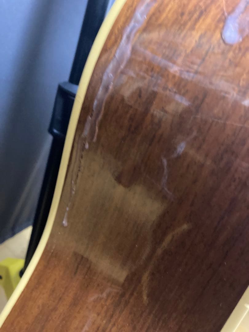 Martin D-28 1994年製　サイド割れ補修跡有り