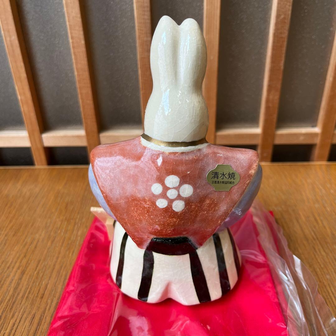 京焼・清水焼　鳥羽窯　干支祝盃　(赤帛紗付) うさぎの置物