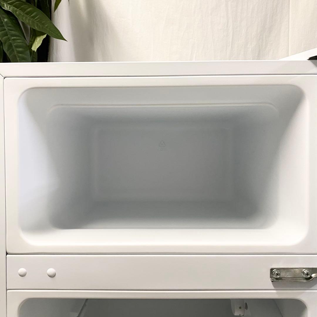 小さめなのにガラスドアで高級感があってオシャレなの。2ドア冷凍冷蔵庫90L