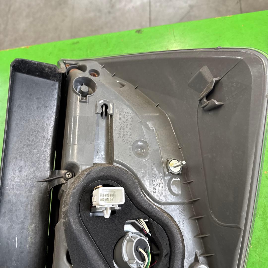 トヨタ　プリウス　30 後期　テールランプ　テールライト　左右セット　　中古品