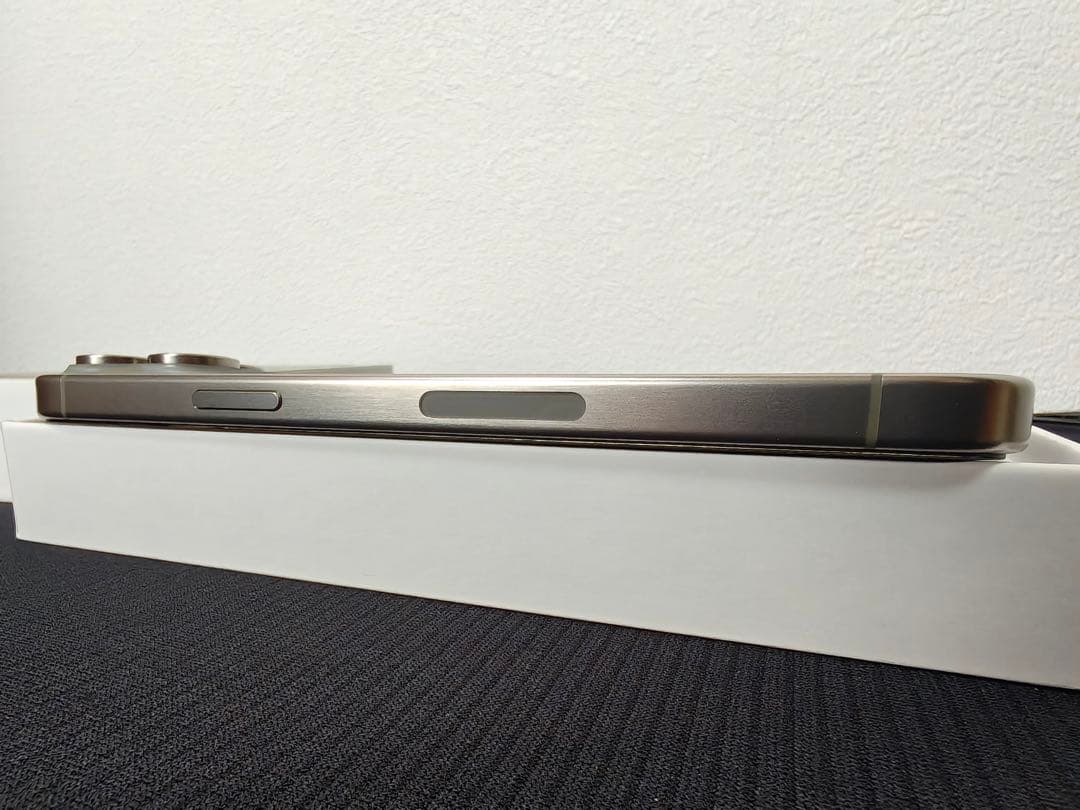 【極美品】iPhone 15 Pro Max 512GB 海外版 eSIM