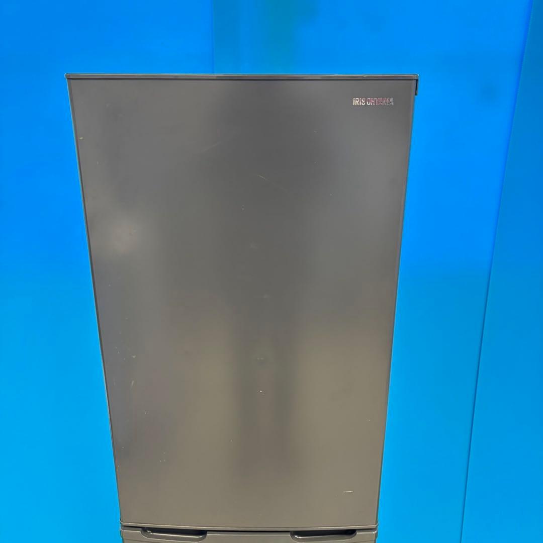 709 スリムタイプ　最新　冷蔵庫　100L強　小型　一人暮らし　右開き　2ドア