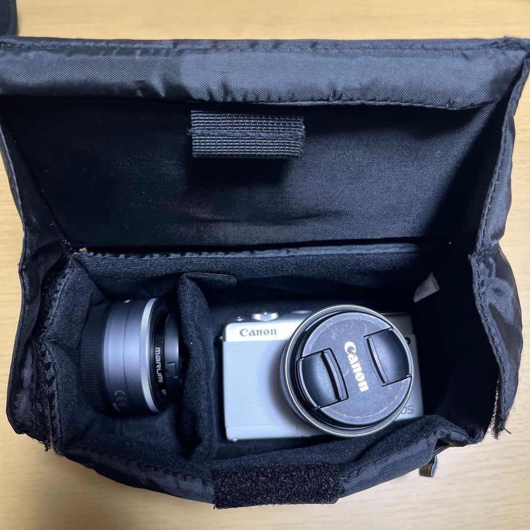 EOS M100 ダブルレンズキット ホワイト 付属品付き