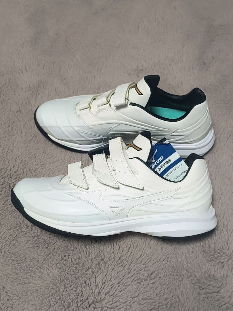Mizuno トレーニングシューズ ウエーブライトレボランプロ　野球　白