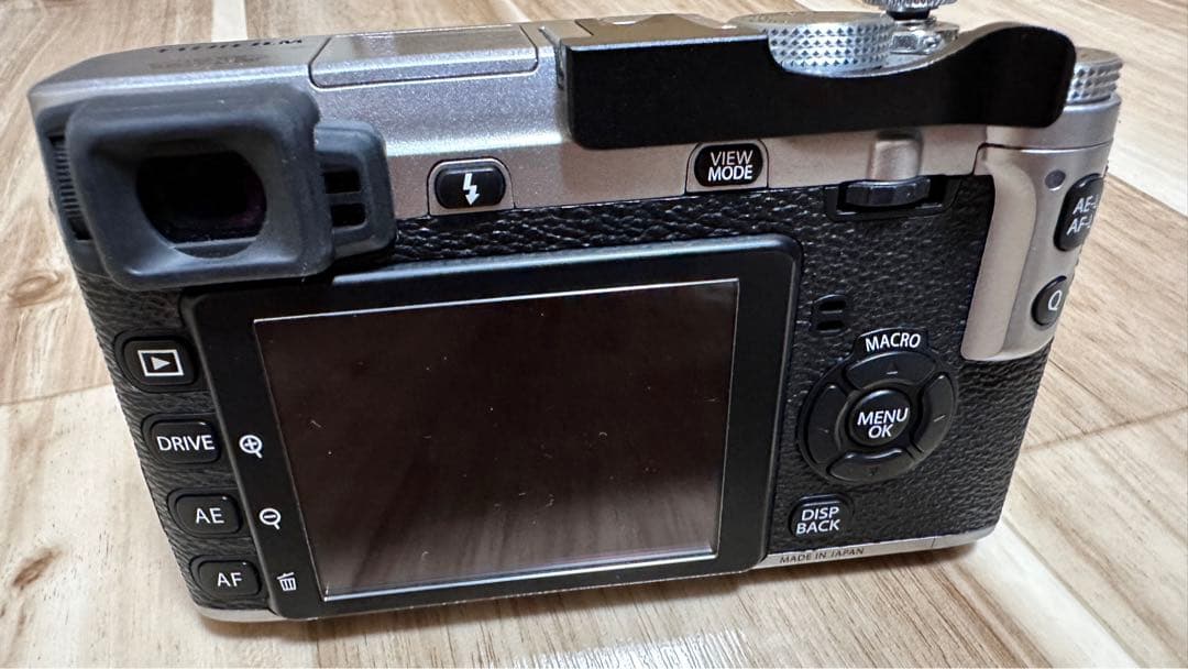 Fujifilm X-E1ボディーと単焦点レンズセット