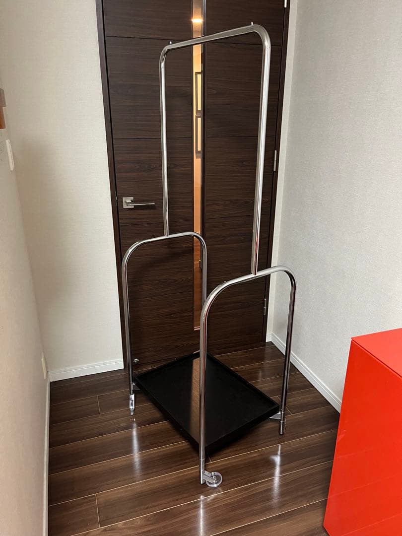 C assina IXC. STRUT ストラットハンガーラック