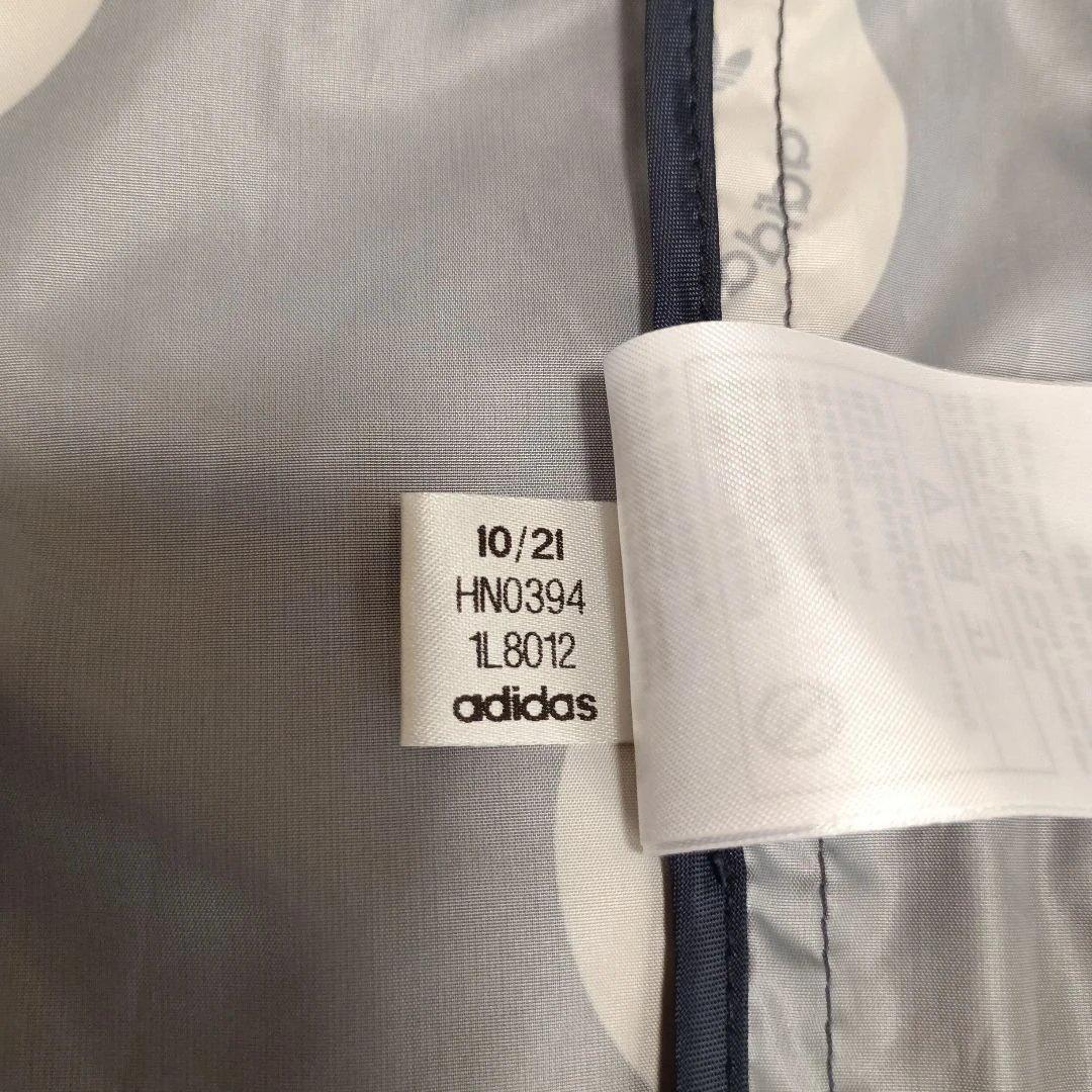 アディダスadidasプリントウィンドブレーカースマイリーフェイス