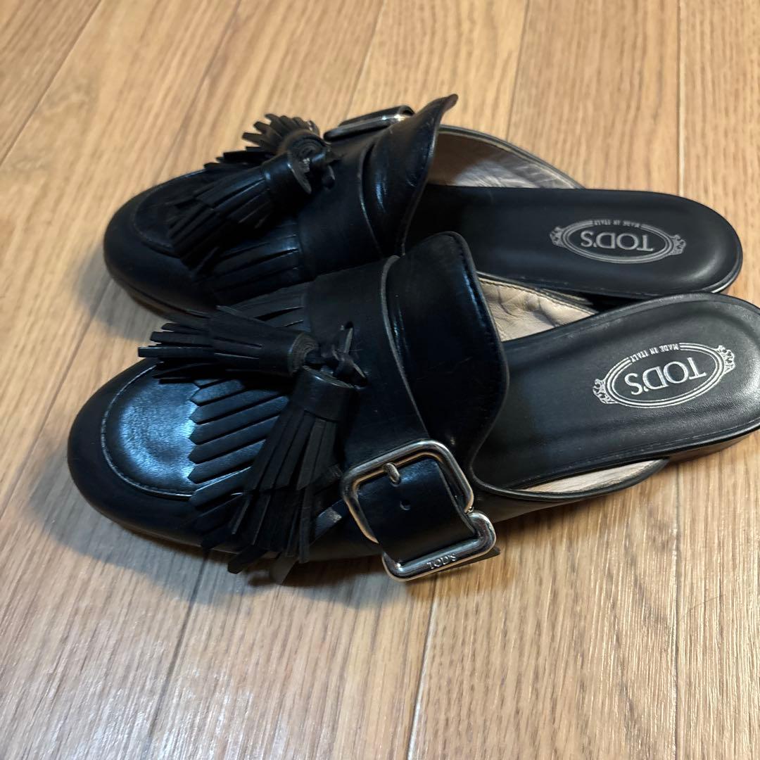 TOD'S フリンジ付きスリッパサンダル