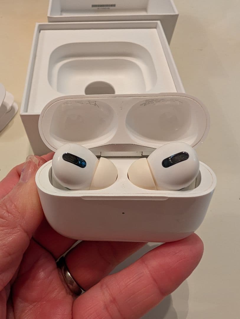 AirPods Pro (第1世代)ワイヤレス充電ケース付き