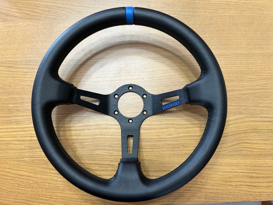モモ　ステアリング