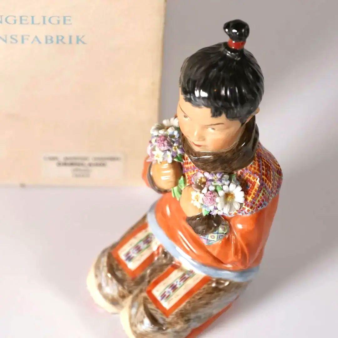 ロイヤルコペンハーゲン民族衣装フィギュリン グリーンランドの少女No.12415