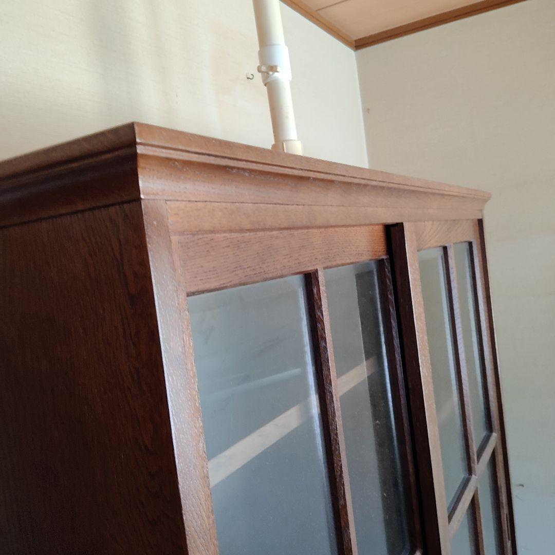 木製ブラウン良品本棚 ガラス扉、引き出し3つ付き中古