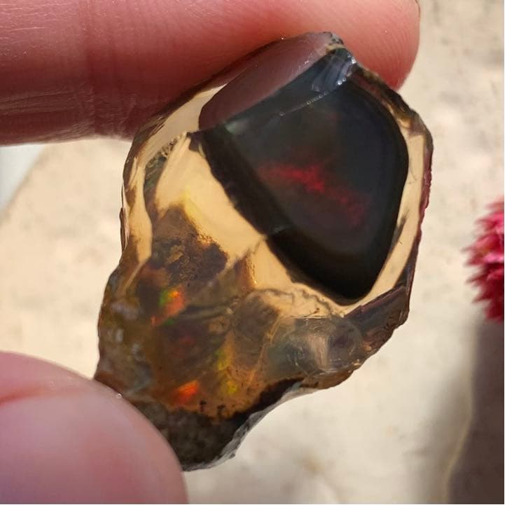 珍品\"センチュリーエッグ\"インオパール58ct/美遊色