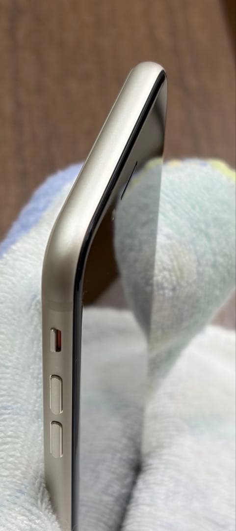 iPhone SE 第3世代 64GB 本体 スターライト