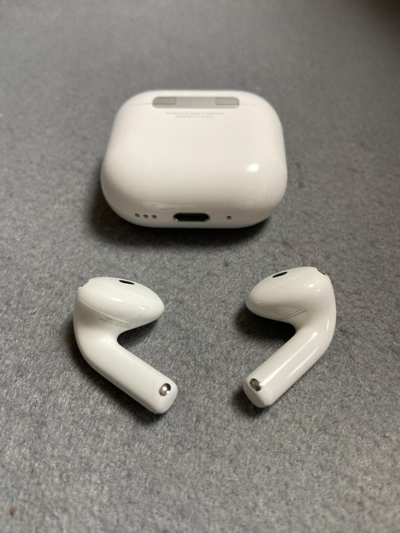 美品 AirPods 第4世代 ノイズキャンセリング搭載モデル MXP93J/A