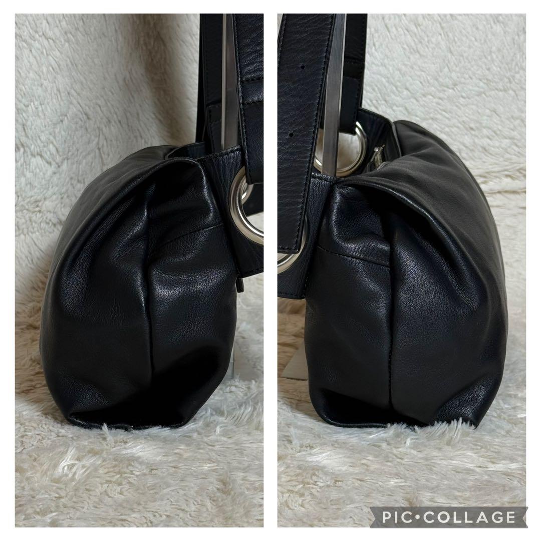 極美　kawa-kawa カワカワ　レザー　ボディバッグ　斜めがけ　肩掛け　金具