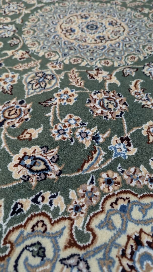 ペルシャ絨毯　花柄 緑色ラグ長方形