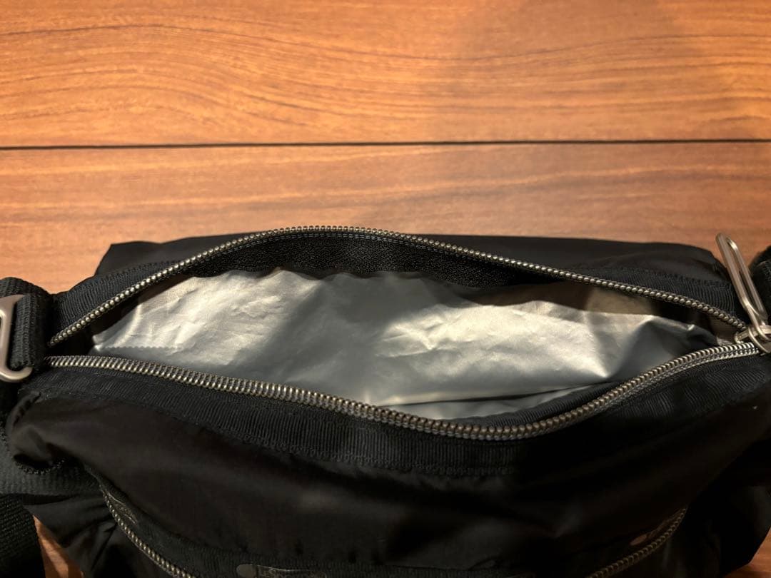 美品 LeSportsac ブラック ボディバッグ レディース