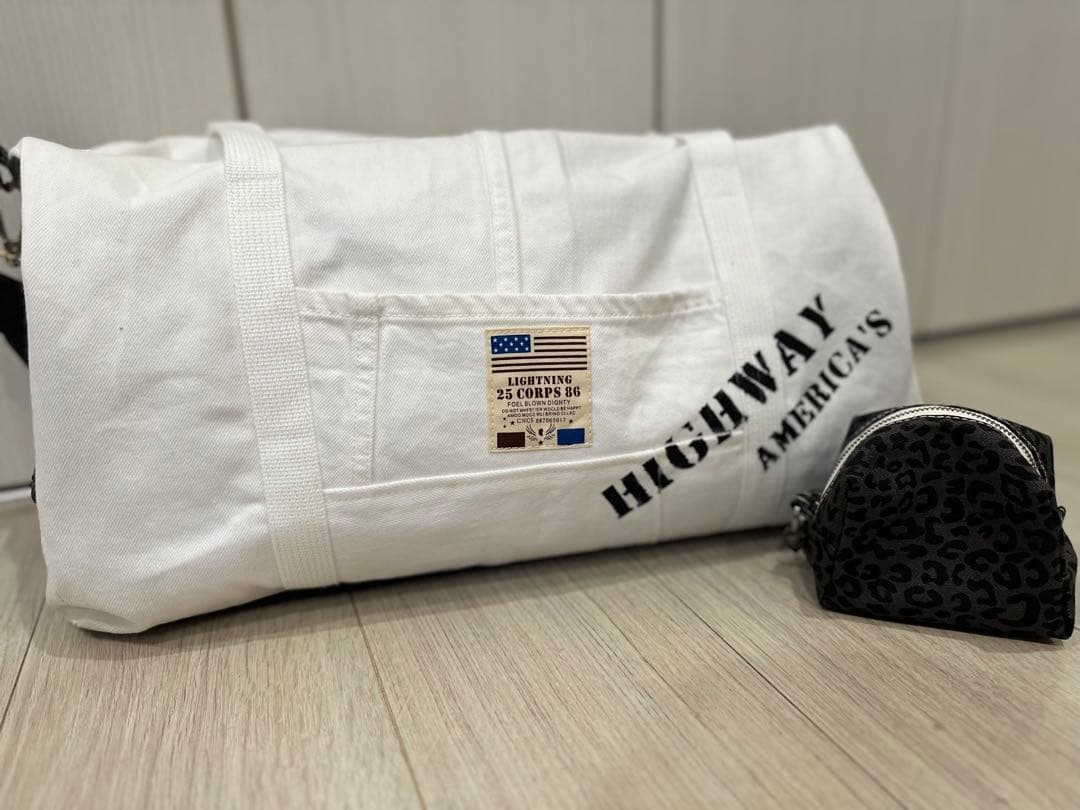 トラベルボストンバック　スポーツ、白色、デニムリメイクバック、パッチワークラグ