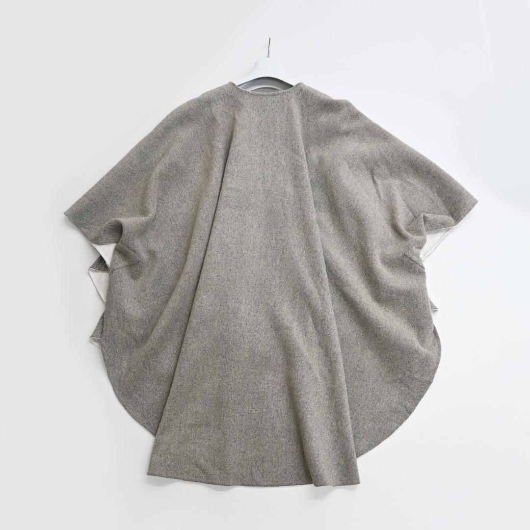 47945★年 イッセイミヤケ ポンチョコート マフラー付き グレー