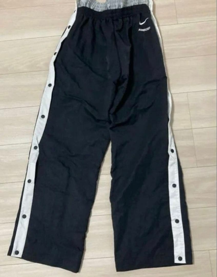 NIKExAMBUSHナイロンセットアップ