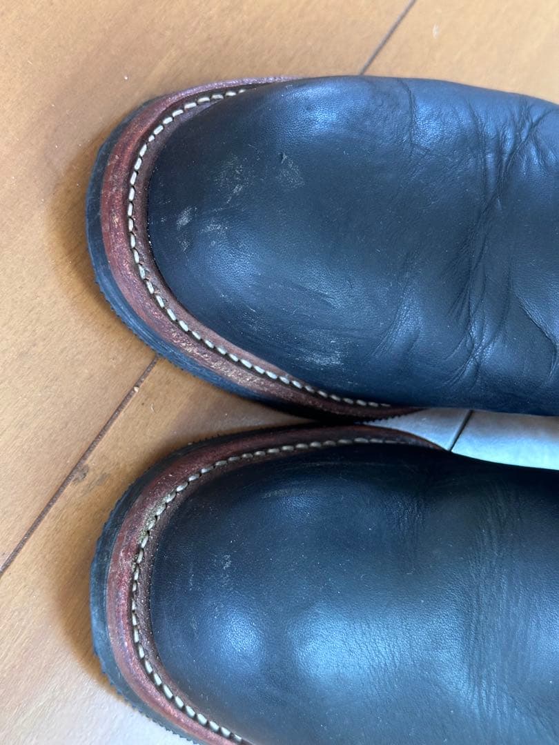 黒いレザーエンジニアブーツ