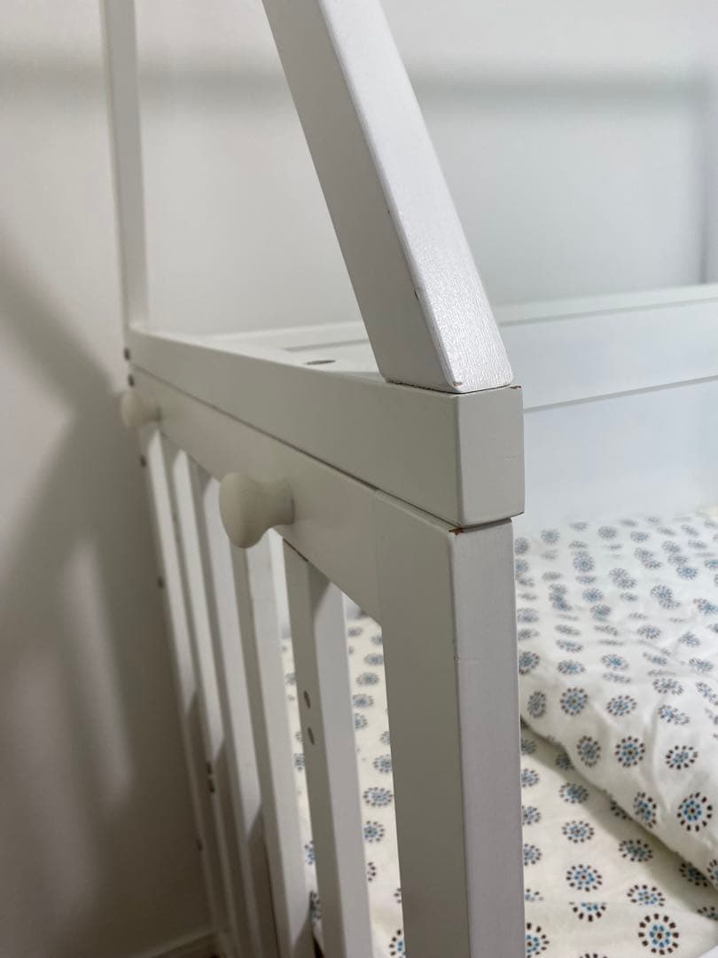 ディモワ 10mois キャノピー付きベビーベッド、布団付き