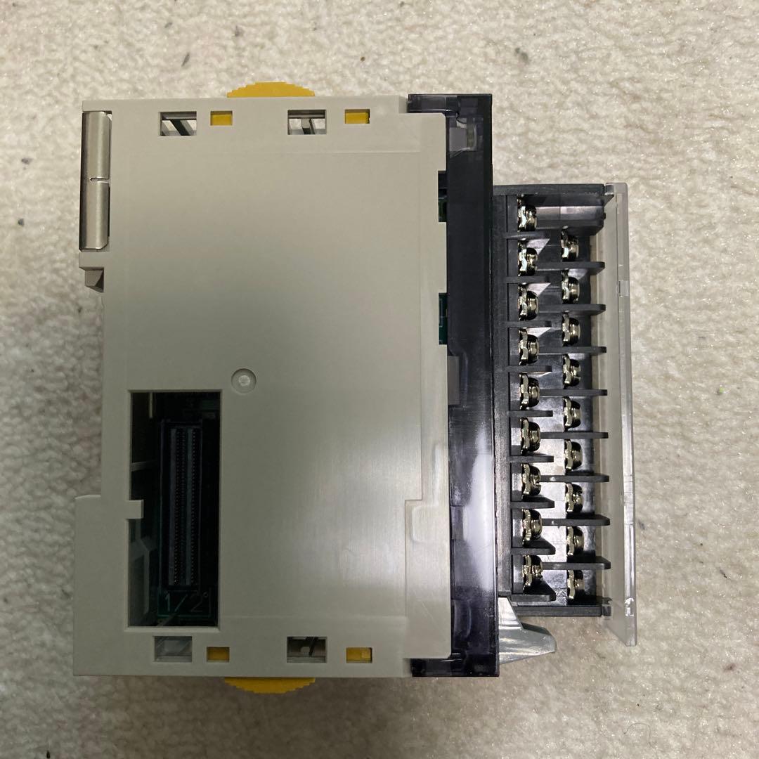 CJ1W-OC201 リレー独立接点出力ユニット 出力8点 (OMRON)