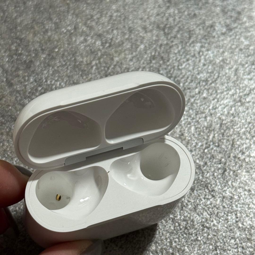 AirPods 4 本体 アクティブノイズキャンセリングなし ④