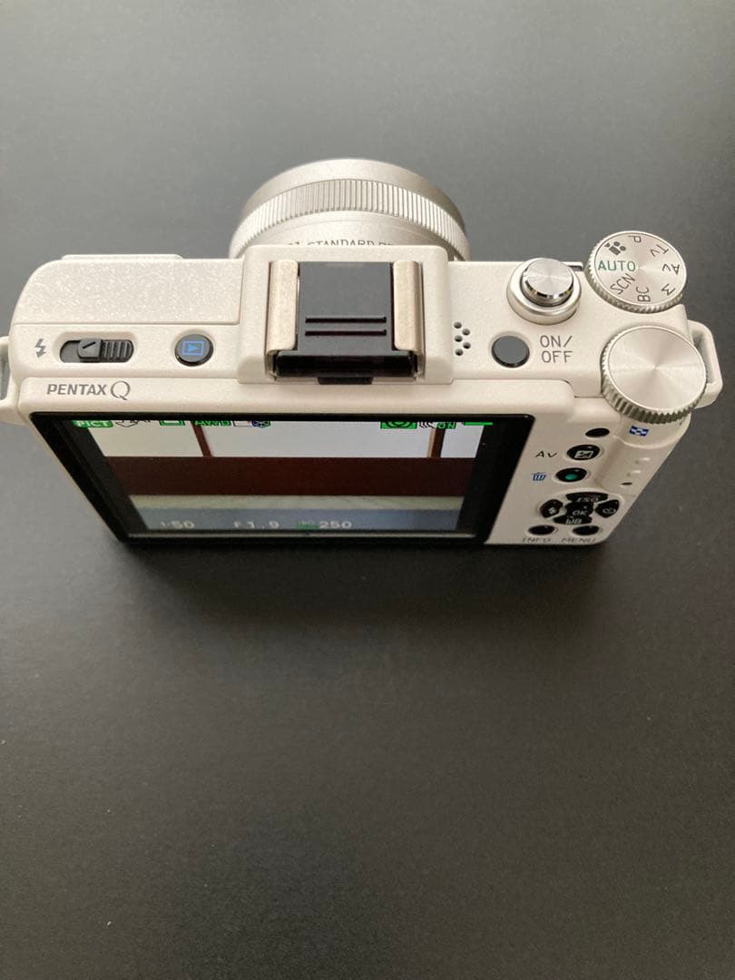 PENTAX ペンタックス　ミラーレス一眼Q ホワイト　01レンズセット
