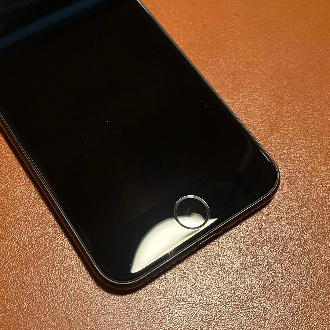 iPhone SE 第2世代 64GB ブラック バッテリー92%