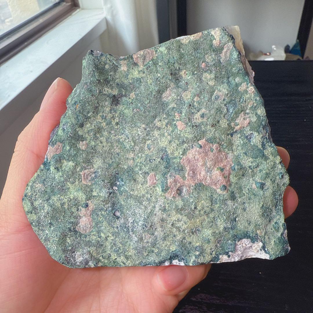 天然石シュガーアメジストの原石　置物　鉱物NO.011613