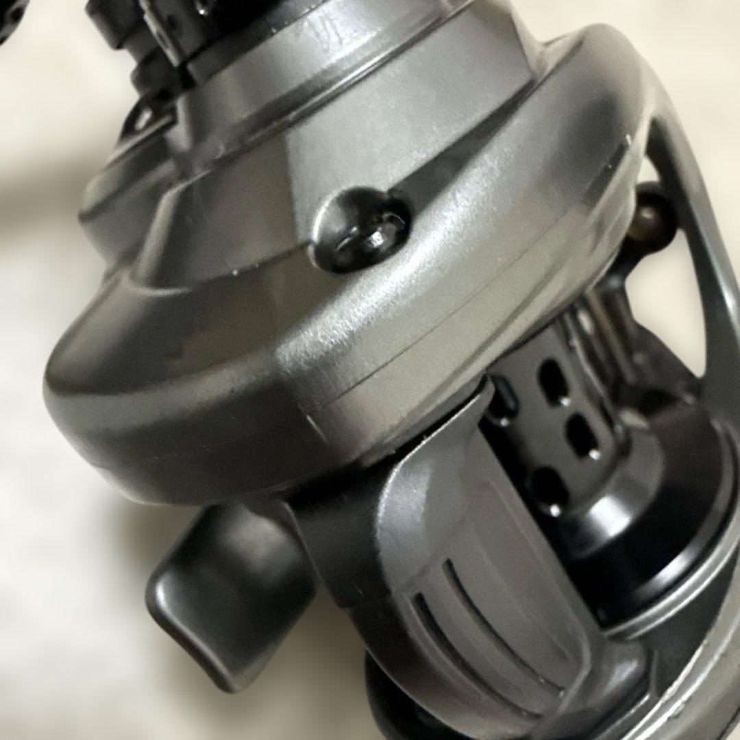 アブガルシア　ゼノン MG-X 8.3SHS-L　ハイギア(左)