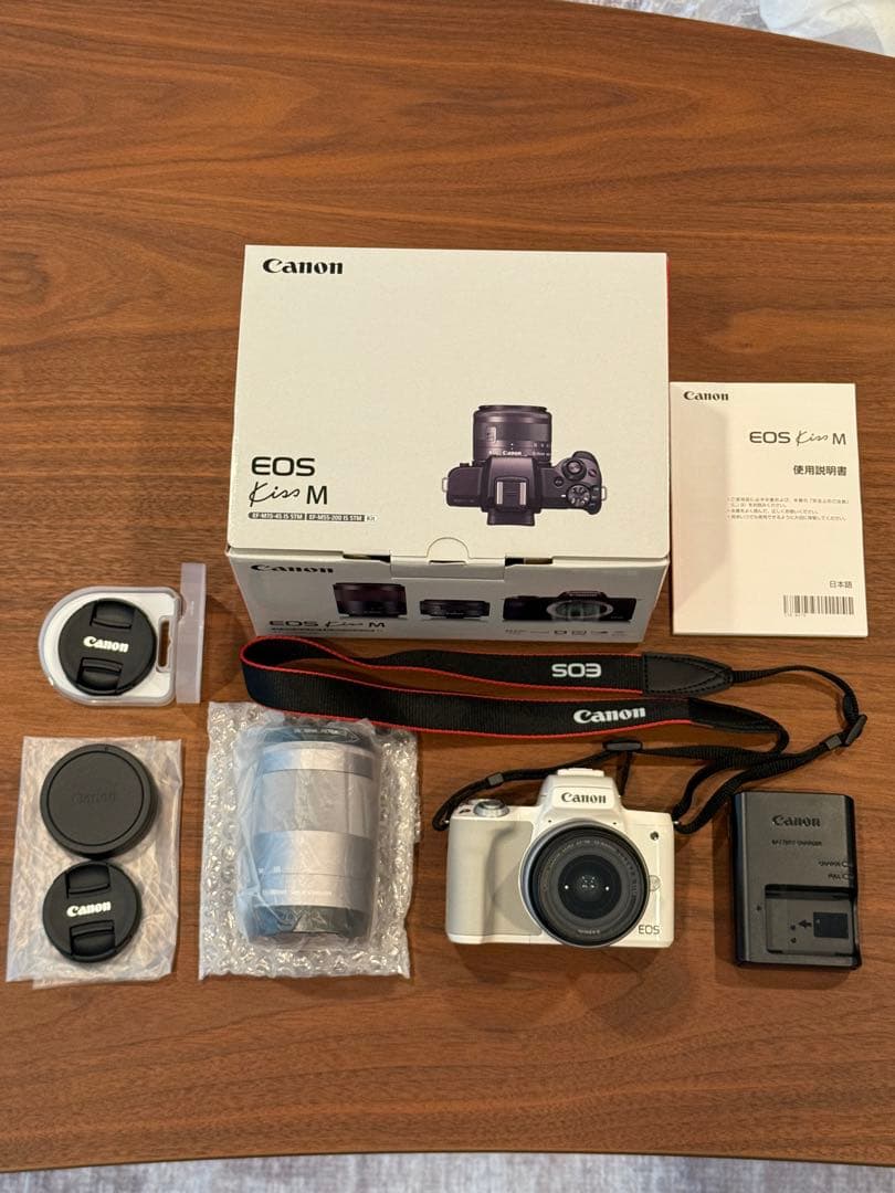 【お値下げ中】【新品同様】Canon EOS Kiss M ダブルズームキット