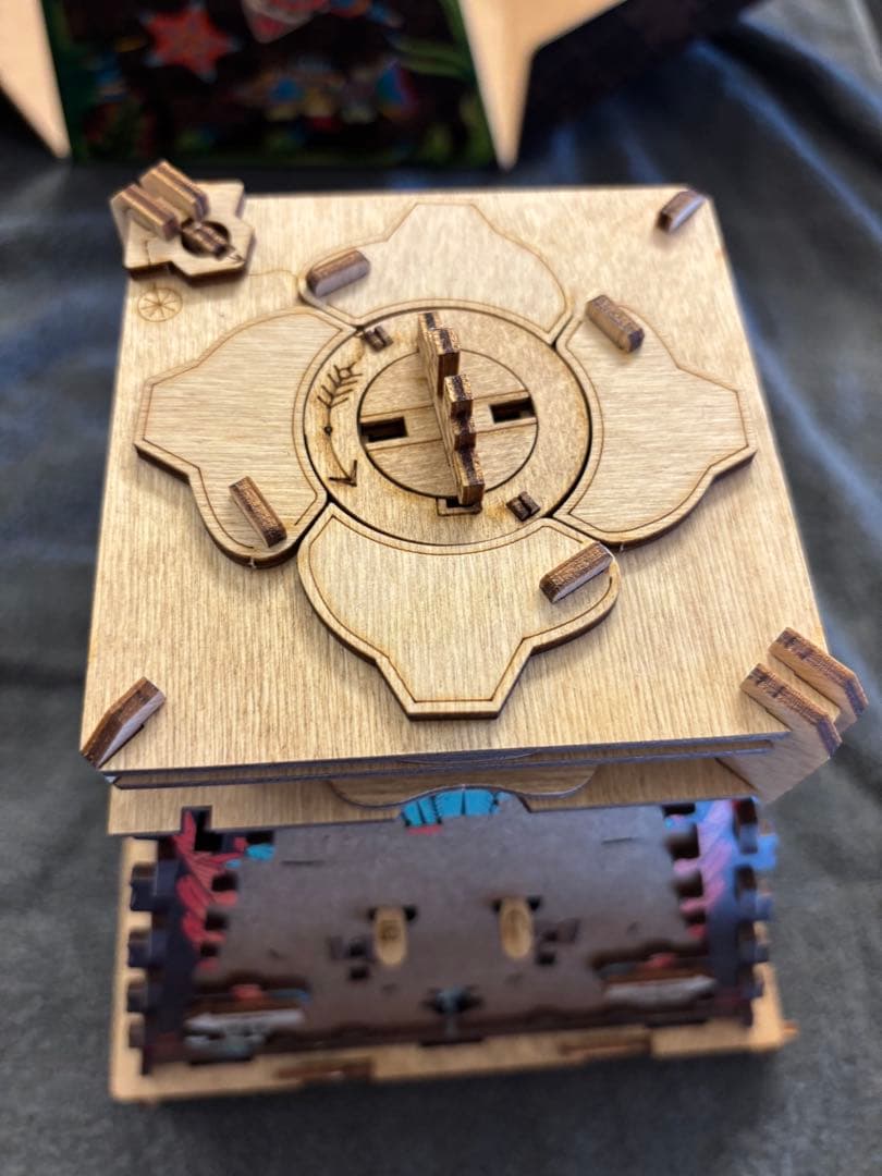 CLUE PUZZLE 太陽のピラミッド