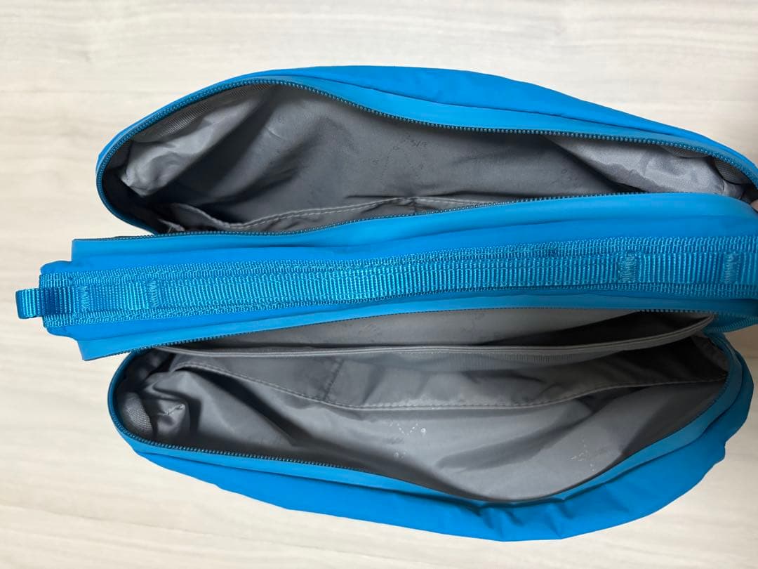 topologie トラベルポーチ 青