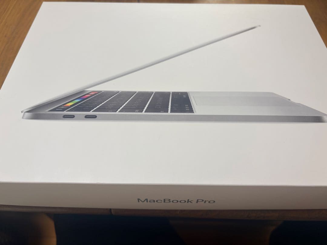 箱・純正充電器付／バッテリー良好（22回） MacBook Pro 13インチ