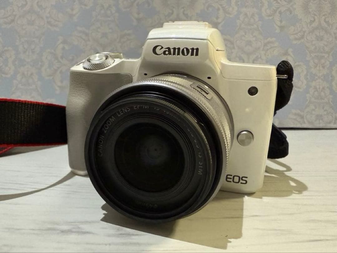 Canon EOS KissM ホワイト　望遠レンズ付き　美品（中古品）