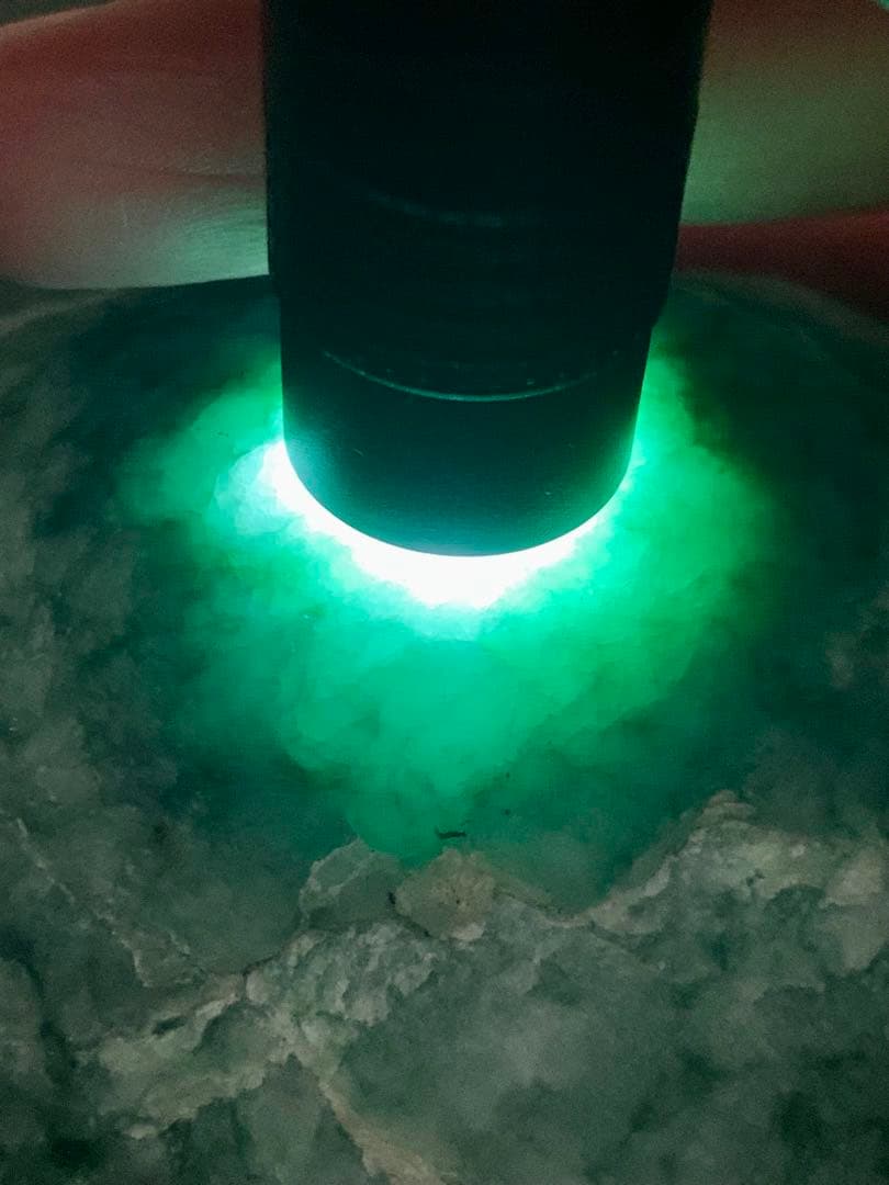 糸魚川海中翡翠　海ヒスイ　原石　海石　水石　根付　国産鉱物標本　コン沢　ひすい