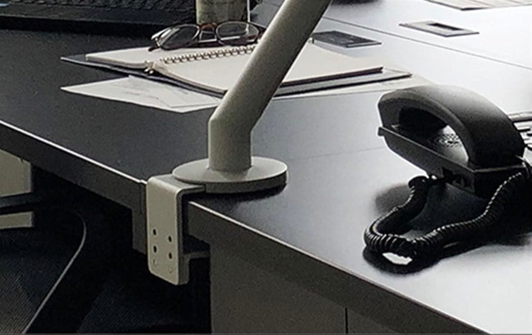 プラス オフィススチールデスク 幅100奥行70cm 天板ブラック/本体ブラック